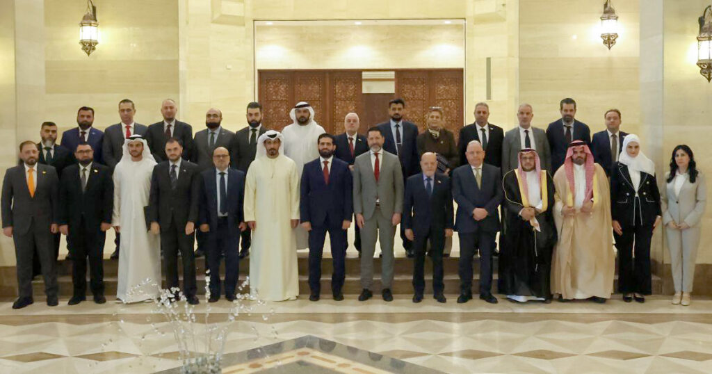 وفد من مجموعة “مينافاتف” يطلع على استعدادات سوريا لعملية التقييم المتبادل