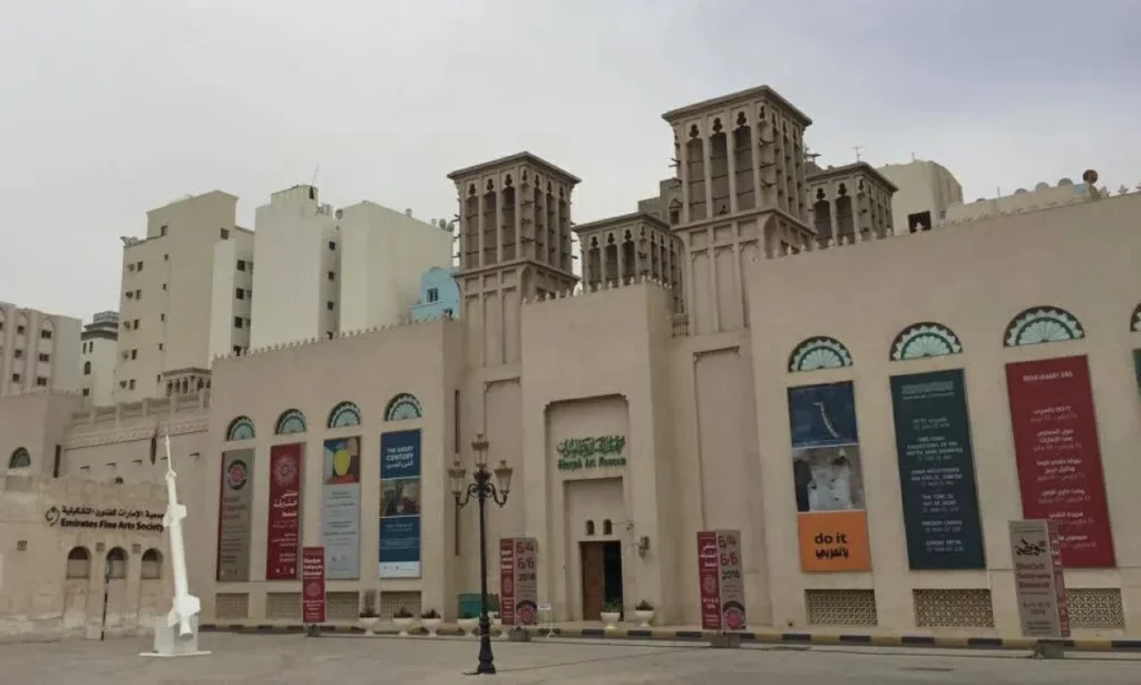 متحف الشارقة للفنون… نافذة على روح المكان