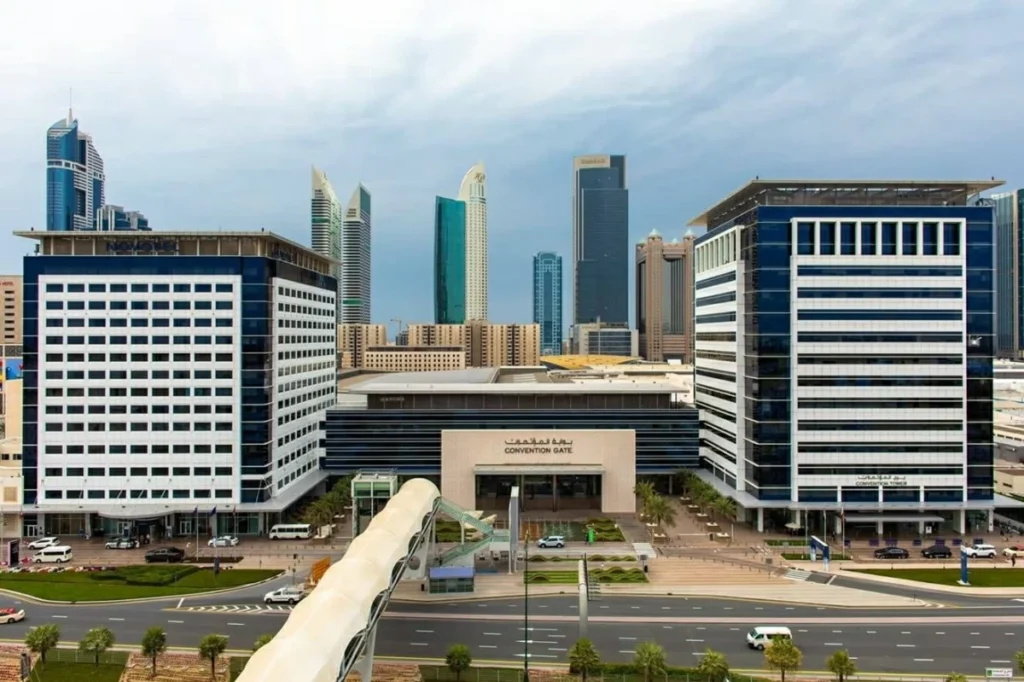 من 10 دقائق إلى دقيقتين.. جسر جديد يسهّل الحركة بمركز دبي التجاري