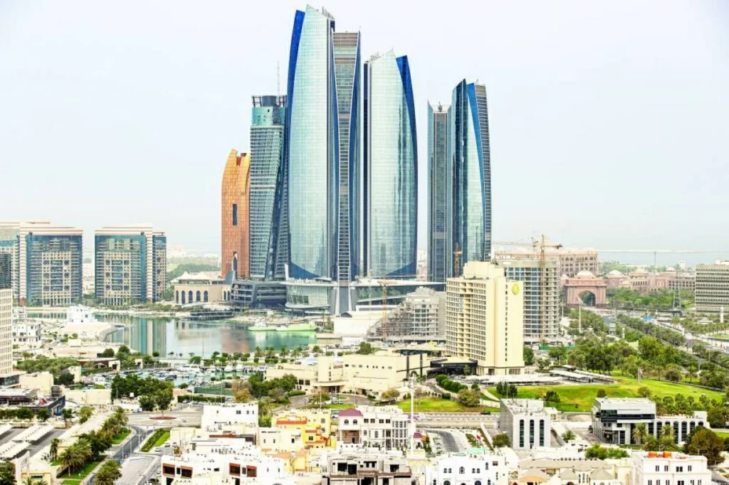 الإمارات تخفض فترة حظر نقل ملكية أسهم الشركات