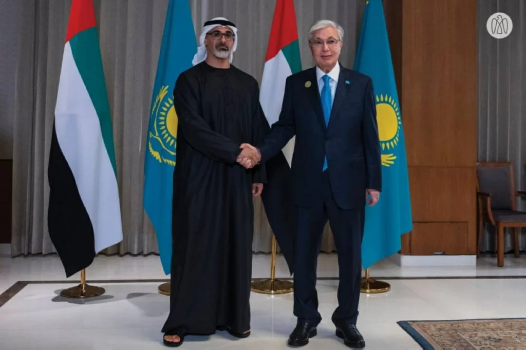 خالد بن محمد بن زايد ورئيس كازاخستان يبحثان تعزيز التعاون