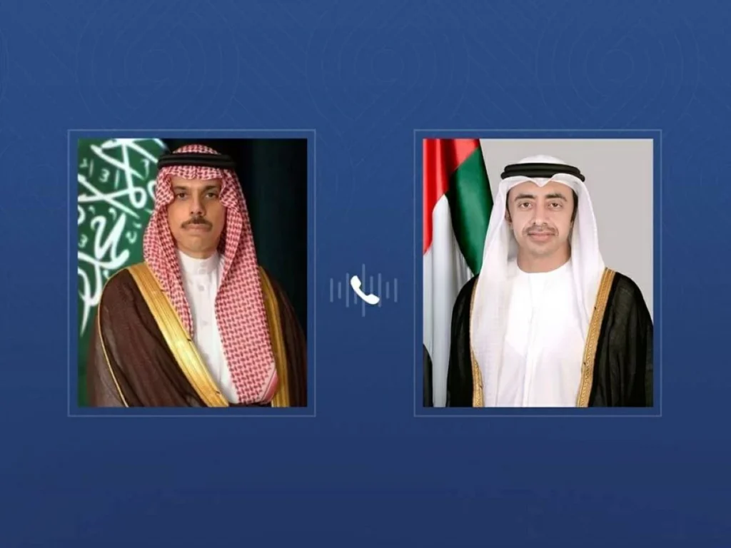 عبدالله بن زايد ووزير خارجية السعودية يبحثان هاتفياً تطورات الأوضاع الإقليمية