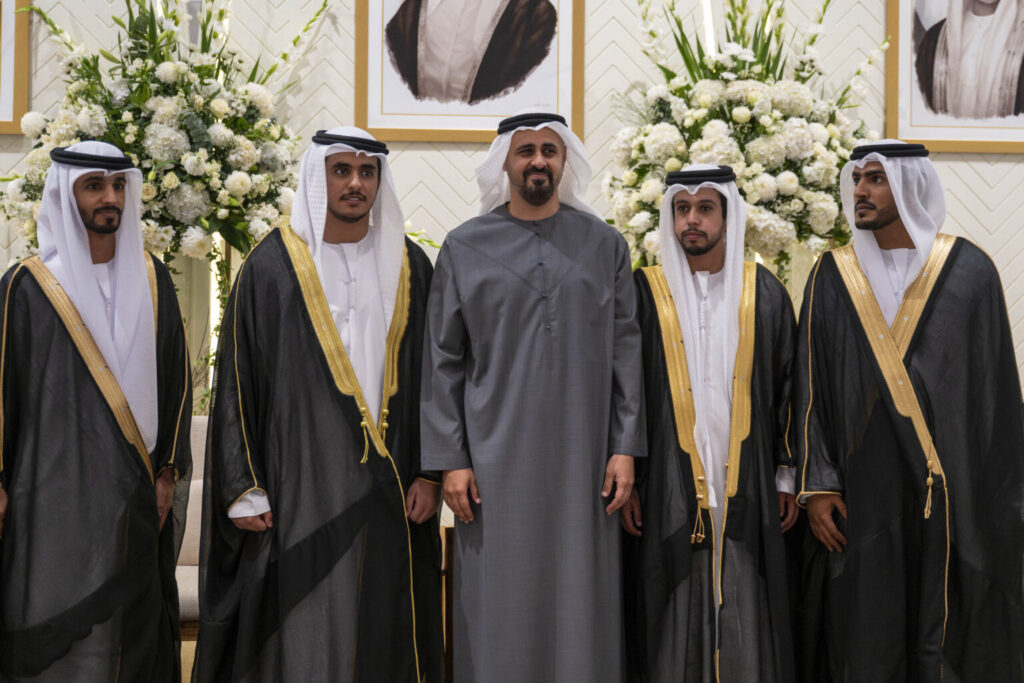 ذياب بن محمد بن زايد يشهد العرس الجماعي لقبيلة العوامر